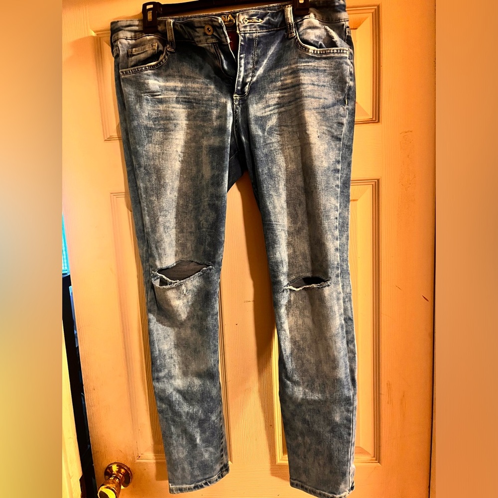 ARIZONA Jean Company Junior Women’s Distressed Skinny Jeans